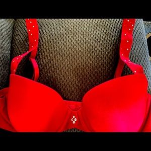 Ambrielle Underwire Bra with sparkle accents *NEW* ❤️ 38B